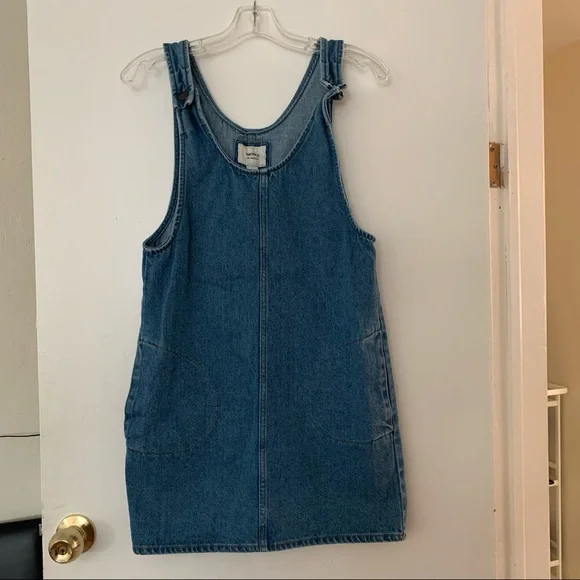 Dresses - Picture 6 of 8